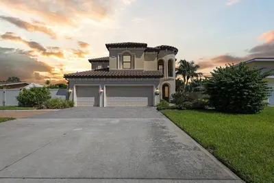 Image de Very Short Walk to Beautiful Beach - Heated Pool, Seasonal in Indialantic