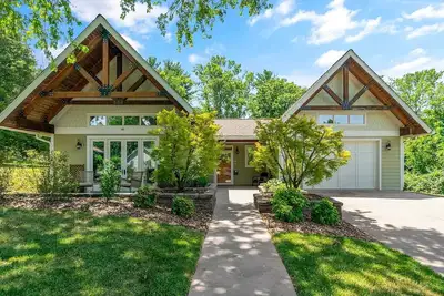 Charming 3-bedroom house with exquisite space - 5 minutes from Virginia Tech!