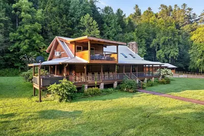 Image de Pearl of the Valley Wedding Venue: 120 Picturesque Acres/ Private River Frontage
