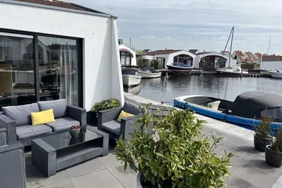 Image de Bungalow de rĂŞve au bord de l'eau