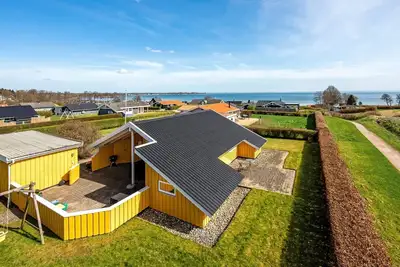 Image de \"Halla\" - 250m from the sea by Interhome