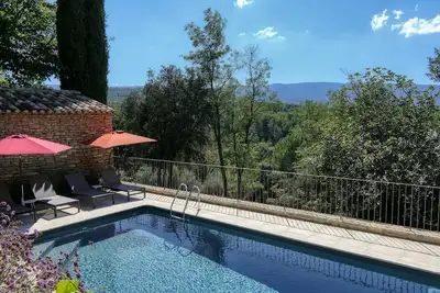 Image de Gîte authentique avec piscine privée, climatisation, Wi-Fi et animaux permis à Ménerbes