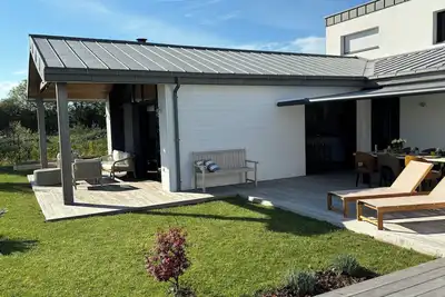 Image de Villa à Sainte-Marine avec Spa extérieur et à 5 mn à pied de la grande plage.