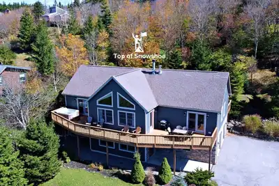 Image de Luxury at Snowshoe | Jacuzzi Mountain Views + Arcade