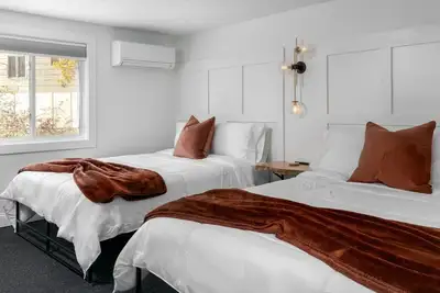 Image de Lincoln Boutique Motel- Standard Queen #4 -Lower