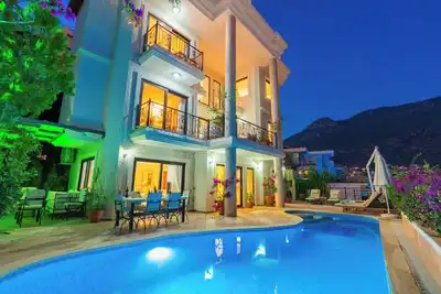 3-bedroom villa with breath taking sea and mountain views