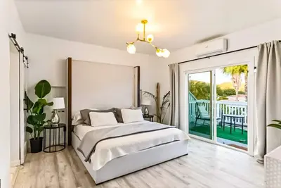 Image de Modern 3 Bed Farmhouse with private Pool
