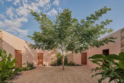 Image de 4 bedroom beach house with pool in a quite area - Full service
