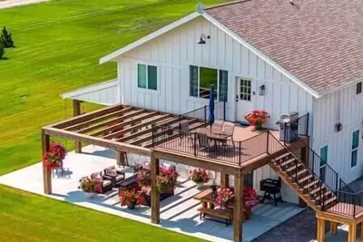 Image de 2br Upstairs Barndominium - Mtn Views!