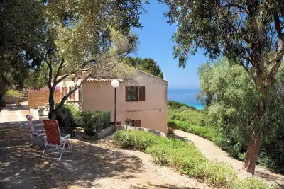 Image de \"Chênes verts\" (max 5 pers. )vue mer-plage & mer à 1. 5km sur prop. fermée-Pkg