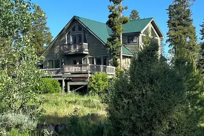 Image de All season 5 br+ house; close to Winter Park and Granby Ranch skiing; hot tub