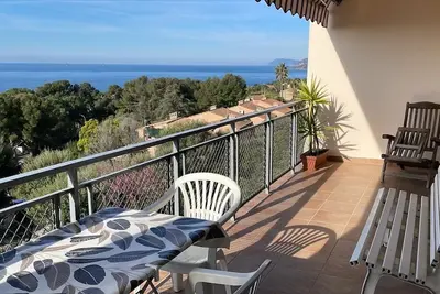 Image de Terrasse panoramique vue mer- appt 2p- Proche Hyères et des Iles d'Or.