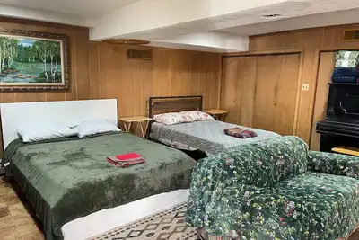 Image de Two Double Beds, Bathroom, Shower, Fridge, Mw, Tv, Wifi - 64.