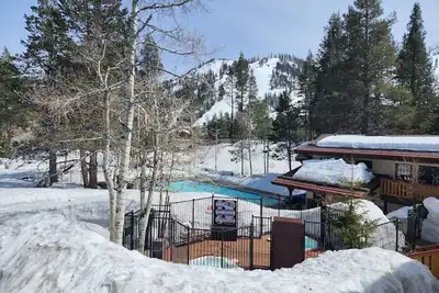 Image de Charming resort in Olympic valley, Ca. walking distance to Palisades Tahoe ski