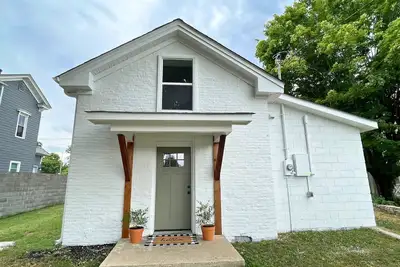 Image de Newly renovated, historic Carriage House in downtown Pulaski