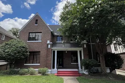 Image de Beautiful home, 4 minute walk to the Strip and 13 minute walk to the Stadium.