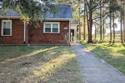 Image de Stylish One-Level Near Rdu - Cozy & Modern
