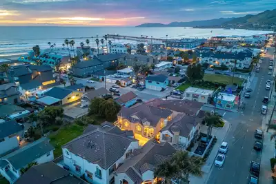 Image de Two Homes*Close to beach*Sleeps 17