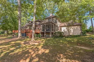 Image de New! Serene Lakeside Getaway with Games & Relaxation