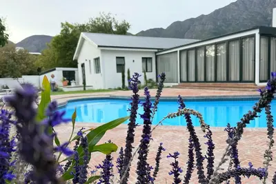 Image de Totally new 4-bedroom villa with Ac, pool and WiFi in brilliant Franschhoek
