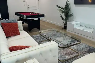 Image de Welcome to our specious one-bedroom, two-bathroom apartment. 2 private parking.