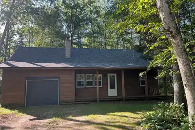 Image de Three bedroom Pet friendly Cottage in the woods Birch Lake. Hiking and biking