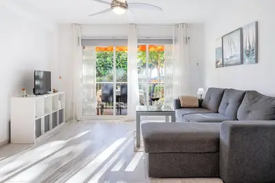 Image de Appartement 'La Llosa Beach -1er Linea' avec vue sur mer, Wi-Fi et climatisation