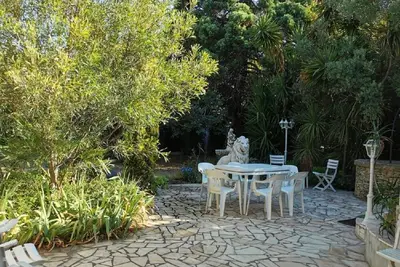 Image de Villa '7 Pers Plage À 100m' avec Terrasse Privée, Jardin Privé et Wi-Fi