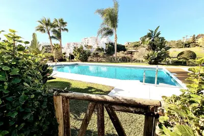 Image de Maison de vacances 'Townhouse Close To Town and Beach' avec vue montagne, Wi-Fi et climatisation
