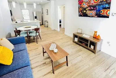 Image de The ultimate Group-friendly Home-Charming 4-Bdr house in vibrant Design District