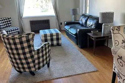 Image de Cozy 2-bedroom apartment in amazing Sault Ste. Marie. . Blocks from the locks
