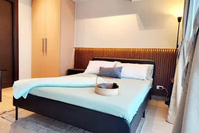 Image de 5 minutes to Mall/ Uptown Parksuites 1-bedroom with Parking and Balcony
