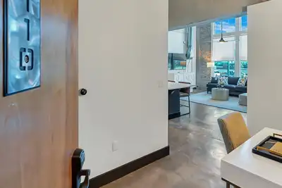 Image de Hebrews 13:2- Wonderful 2 bedroom condo downtown Waco, Baylor, Silos