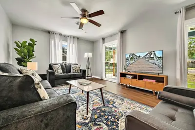 Image de Sanger Suite, New Midterm ready, fully furnished- Waco/Baylor/Silos