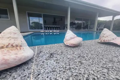 Te Aro Villa 2\nModern Brand New 3brm villa with pool in Muri