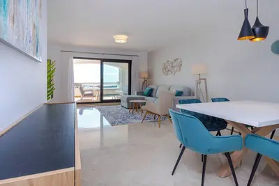 Image de Bright & Luxurious Apartment with Scenic Sea & Golf Views. Family & Pet Friendly