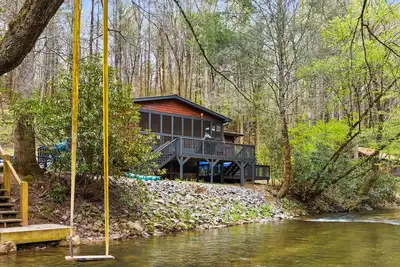 Image de Creekside Adventure! 10 steps from the cascading and gentle Fightingtown Creek