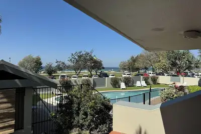 Image de 2 Bedroom Ocean Glimpses Renovated Apartment - Right on Miami Beach!
