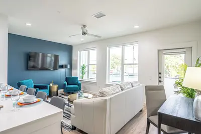 Image de Rambler: Lux Top-Floor Penthouse, Walk to At&T