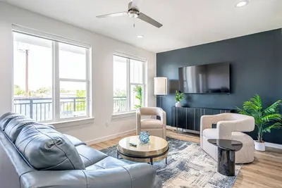 Image de Rambler: Luxury Suite w\/ Balcony, Mins to At&T