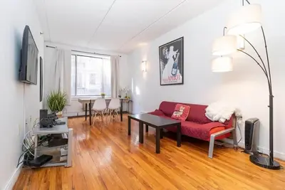 Image de Silent and Cozy 2-bedroom apartment with WiFi, Ac in welcoming New York