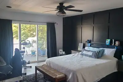 Image de Lakeside home with Main Channel views