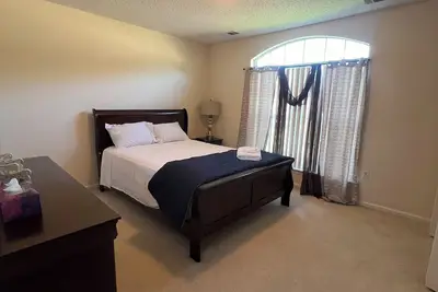 Image de Spacious and charming 4-bedroom house with WiFi, Ac in charming Savannah