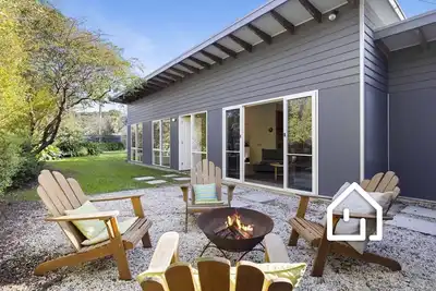 Image de Hideaway By The Bay - relax by the sand and surf!