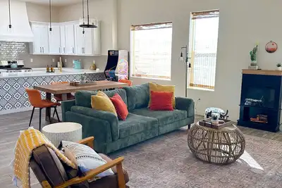 Image de Hot Tub + Arcade Games, Family Friendly Brand New Home
