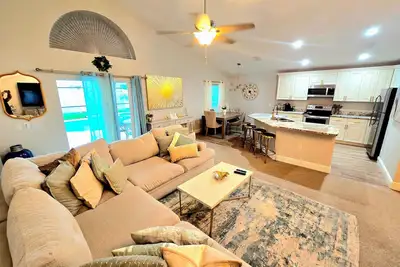 Image de Private 5-bed villa, free hot tub, gameroom, WiFi next to Disney—sleeps 10