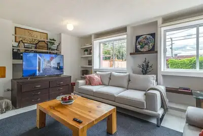 Image de Huge apartment, top location w\/terrace. 4bd 3. 5ba