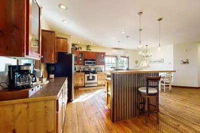 Image de Charming country cottage with arcade game and easy access to skiing, and hiking.