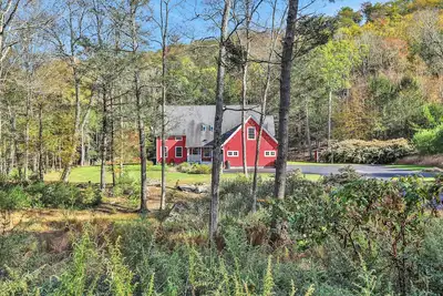 Image de Charming 4-bedroom house on 2 acres in marvelous Woodstock with WiFi, Ac
