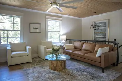 Image de Chic and Cozy 3-bedroom house near Midtown and easy Greenway Access!